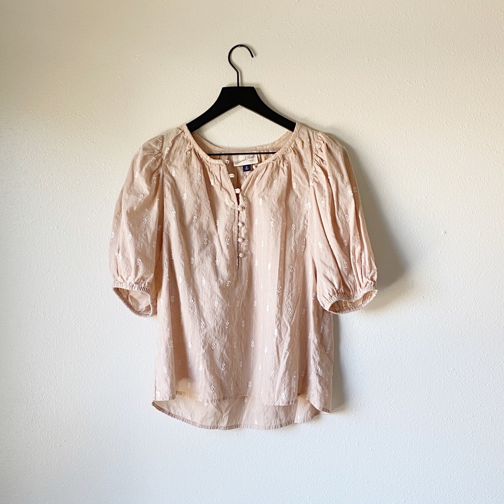 Universal Thread Beige Linen Spring Top Size Medium